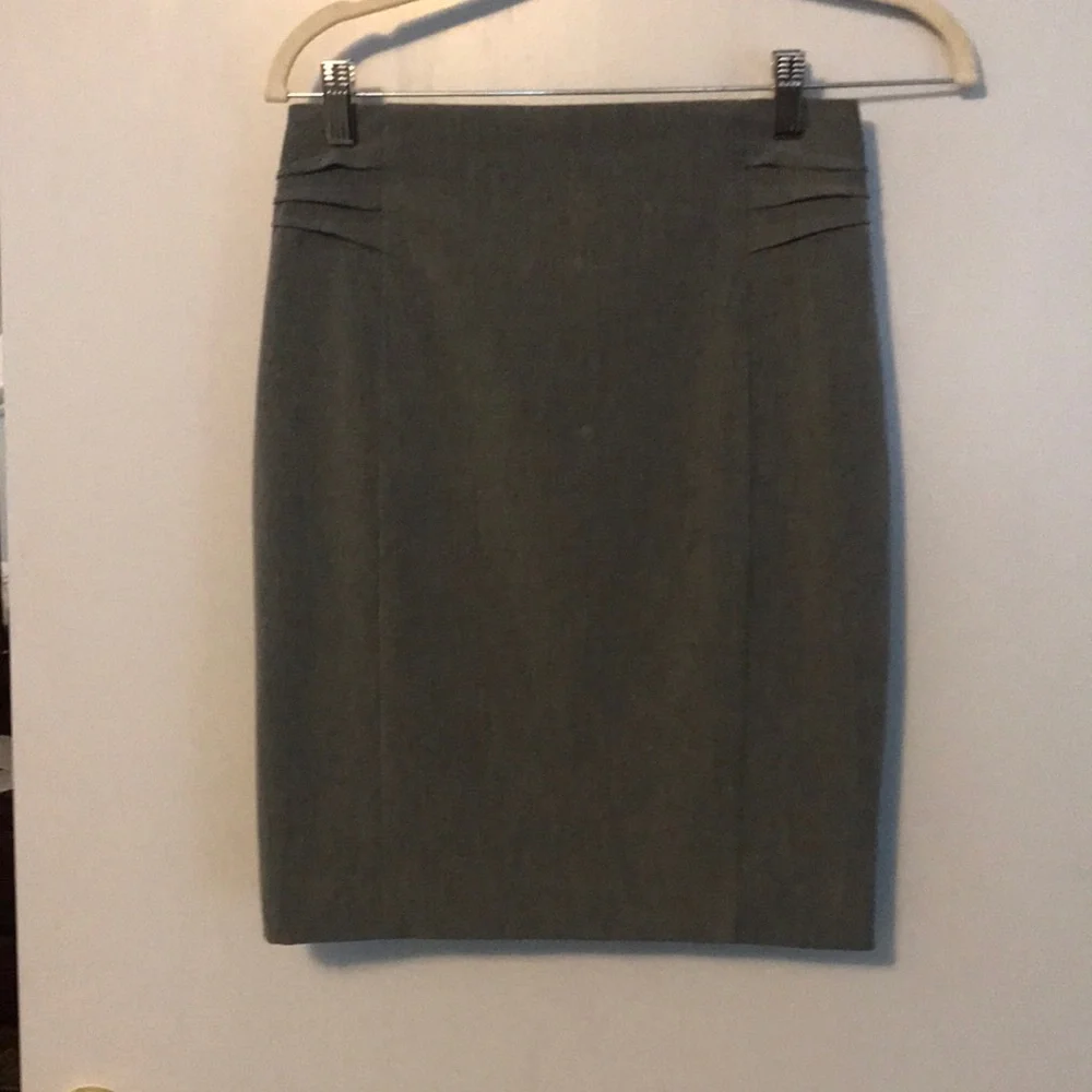 Express Skirt , size 2 in good condition - Picture 1 of 5